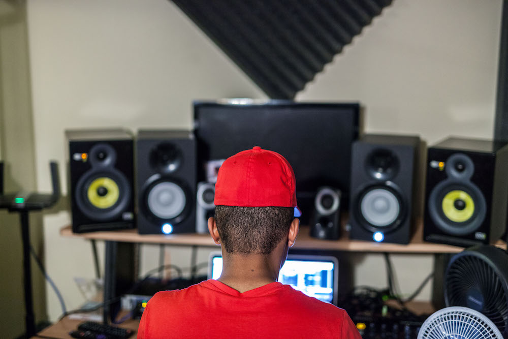 How To Set Up Your Studio Monitor Speakers - TuneCore